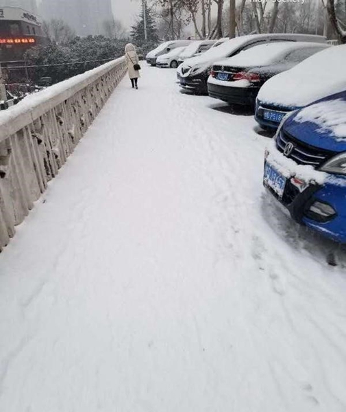 河南降雪降温，住民用空气源热风机取暖和，室内温暖如春