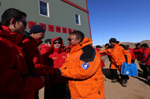 尊龙凯时空气能随雪龙号抵达南极中山站外陆缘冰地带